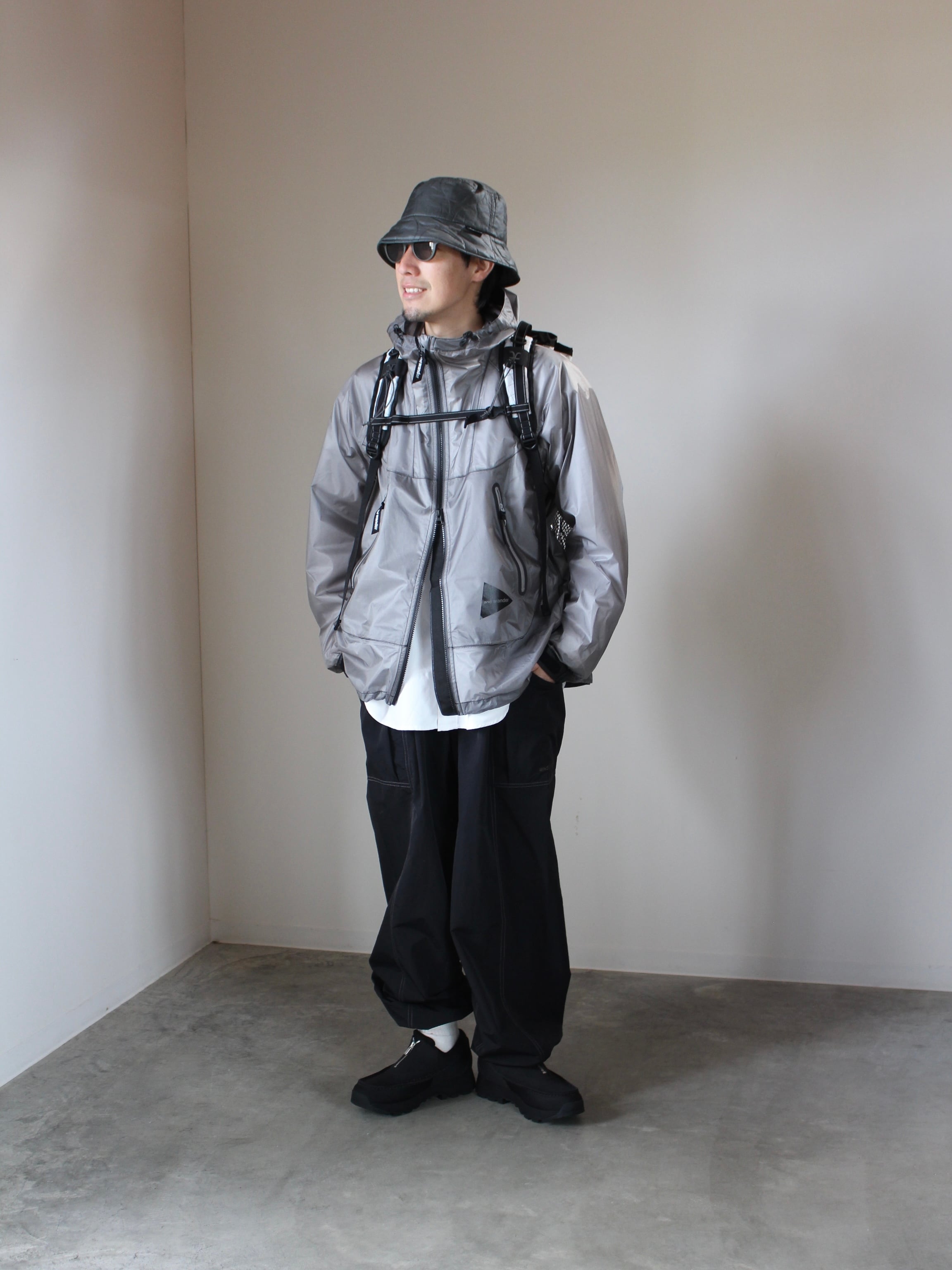 and wander アンドワンダー【sheer loose fitting rain jacket and wander アンドワンダー【sheer loose fitting rain jacket