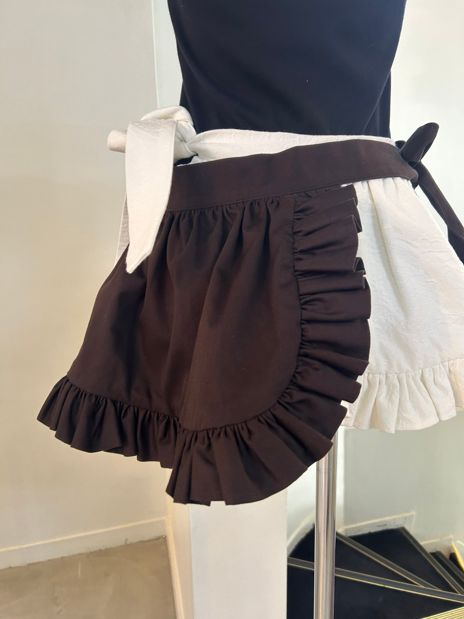 Ans Dotsloevner apron skirt mini / brown white | itimi