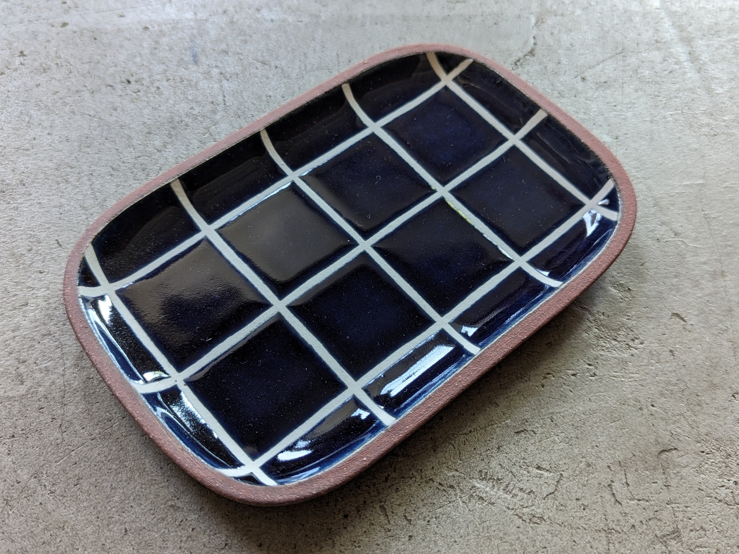 やちむん 角皿・小 ／ タイル（藍色） | 一翠窯 | inoya | Basic Life