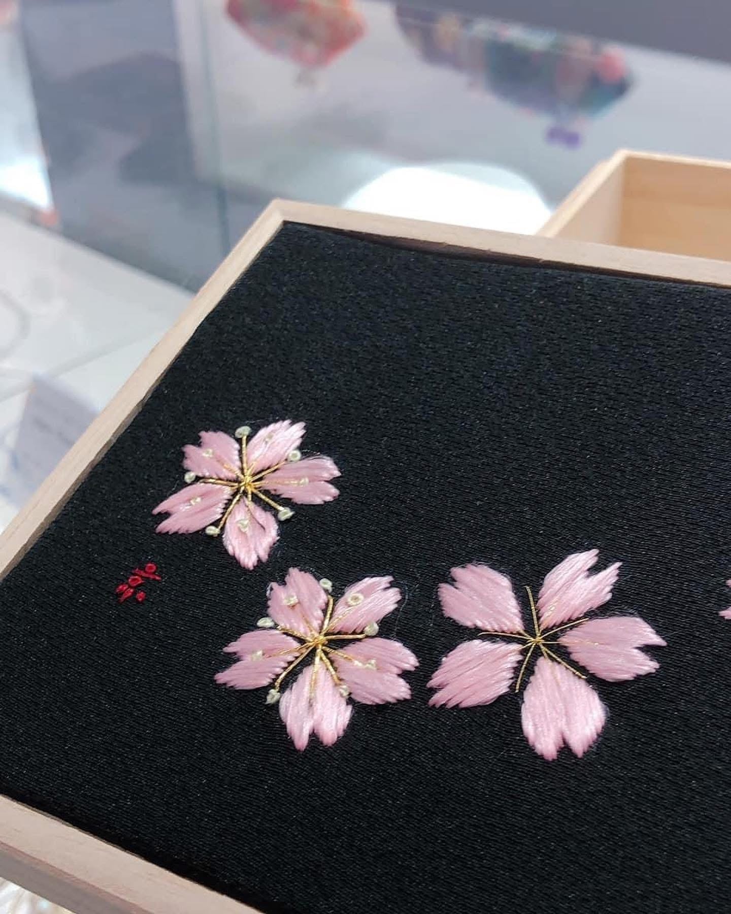 刺繍はめ込み用　桐箱