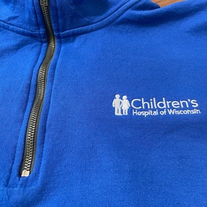 【GILDAN】こども病院 ハーフジップ スウェット プルオーバー ワンポイント Children's hospital 刺繍ロゴ L ギルダン US古着