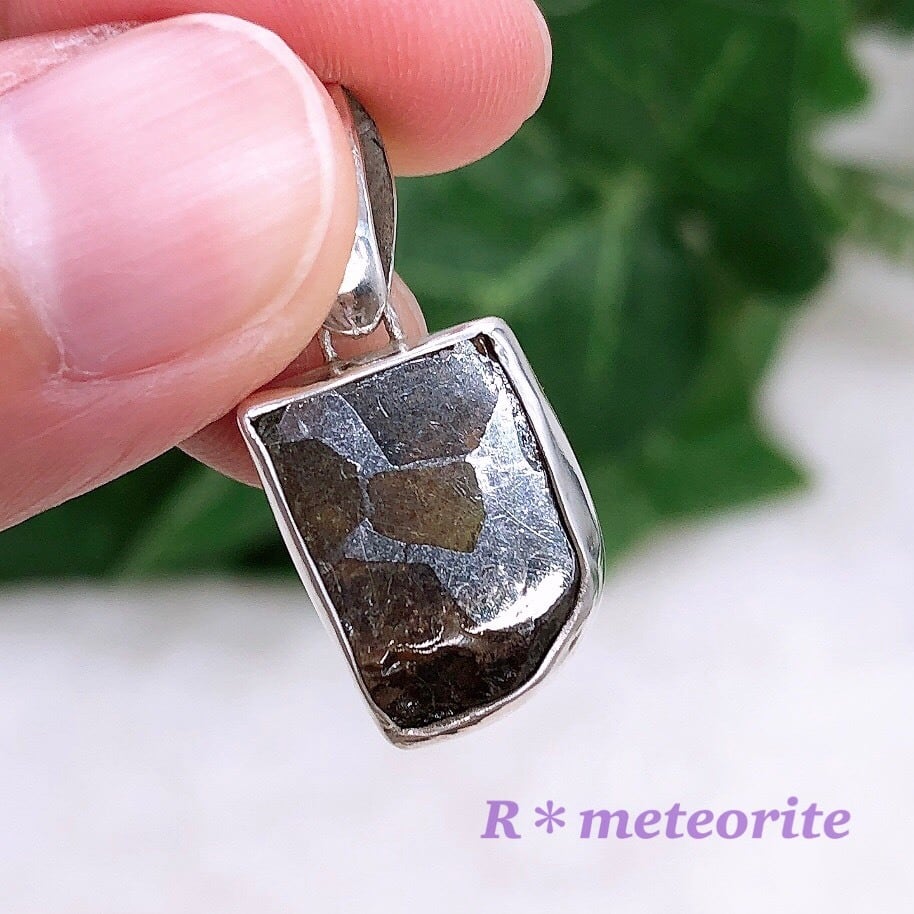 イミラック隕石丸型ペンダント⭐︎①