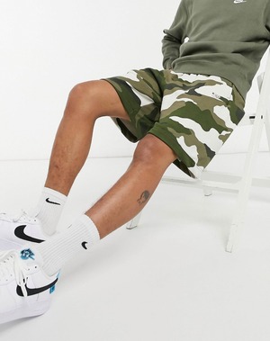 Nike short in camo / green