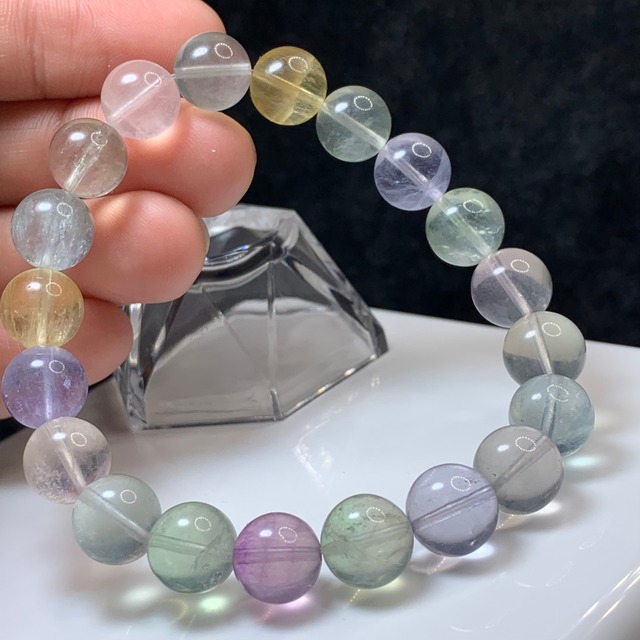 9.パステル系フローライト・ブレスレット