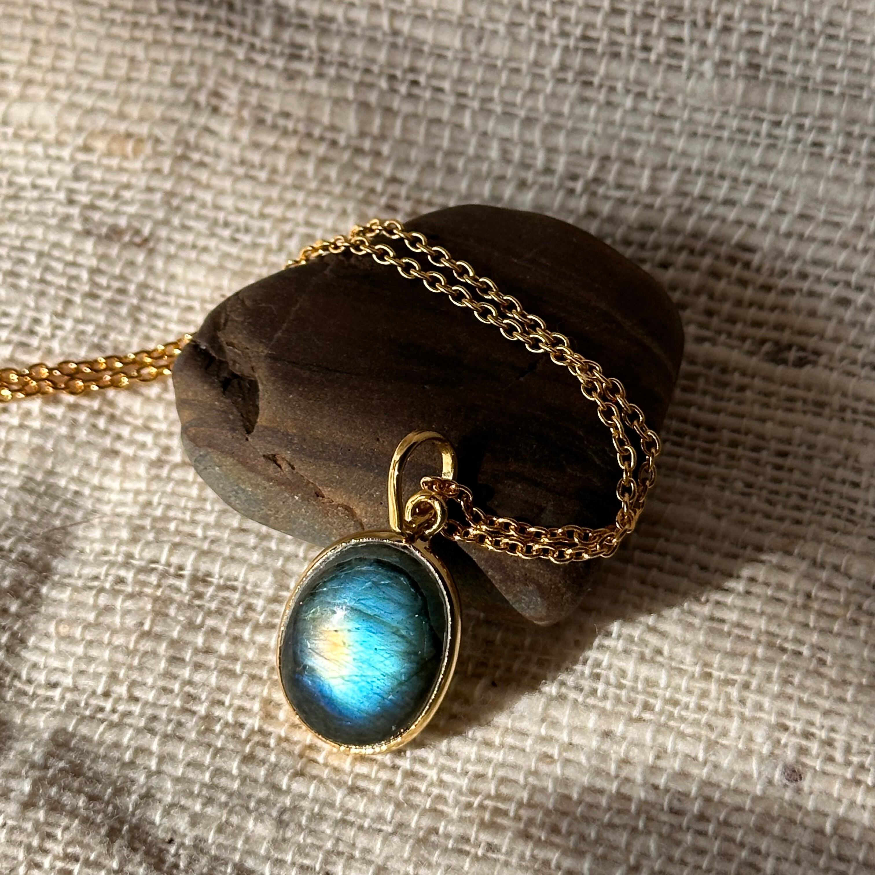【ラブラドライト】 スネイク シェイプ　LABRADORITE SNAKE ラブラドライト】 スネイク シェイプ ブラジル産 B LABRADORITE SNAKE