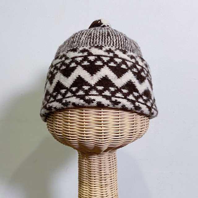 white and brown knit cap LEMON