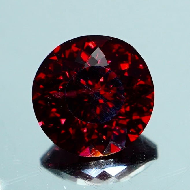 生命力溢れる深紅の宝石 0.32ct 天然 レッドスピネル | Frederick's