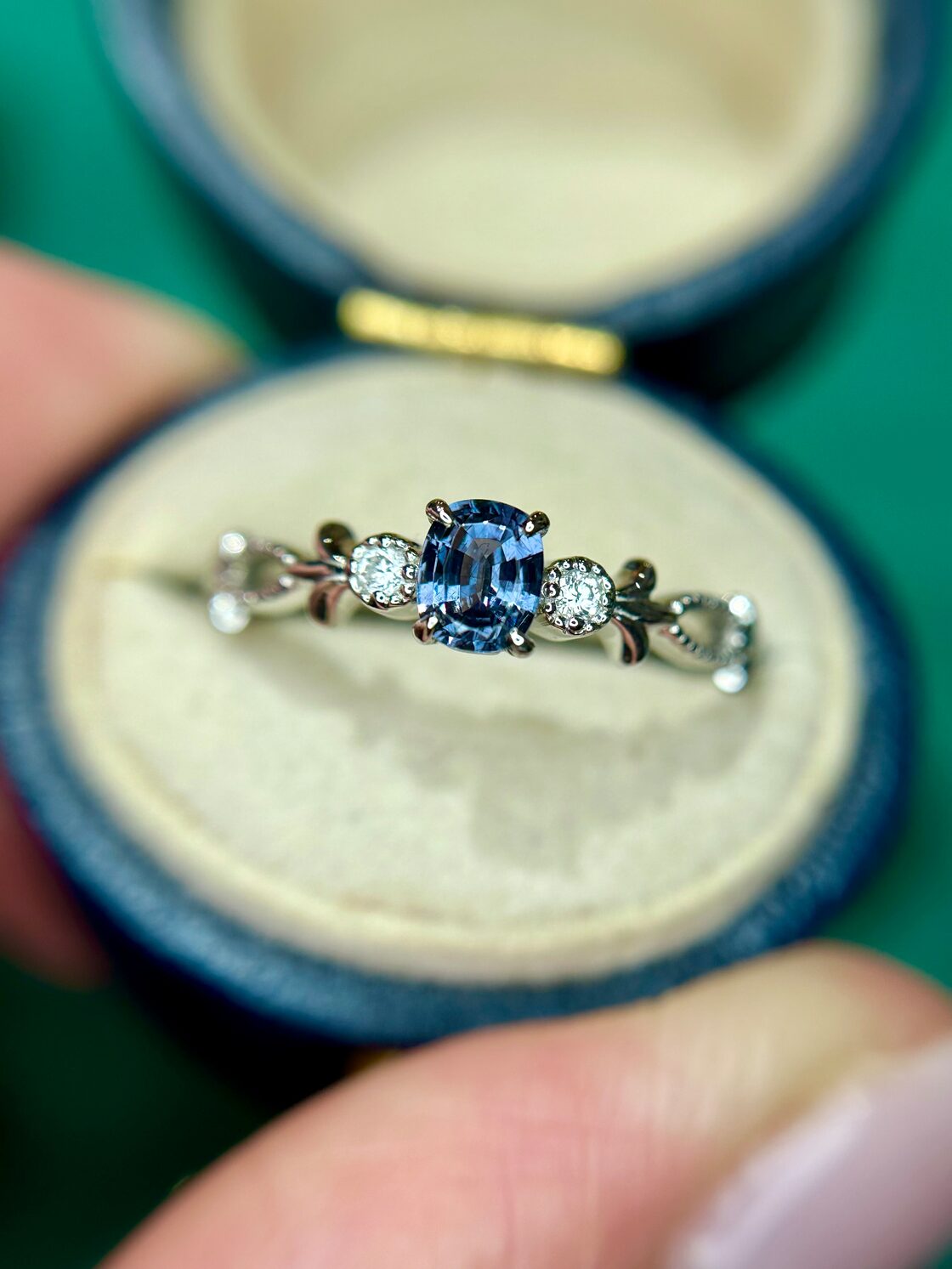 ベキリーブルーガーネットダイヤモンドリングpt950 0.317ct D0.03ct 高 