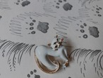 AMERICA Vintage white cat brooch