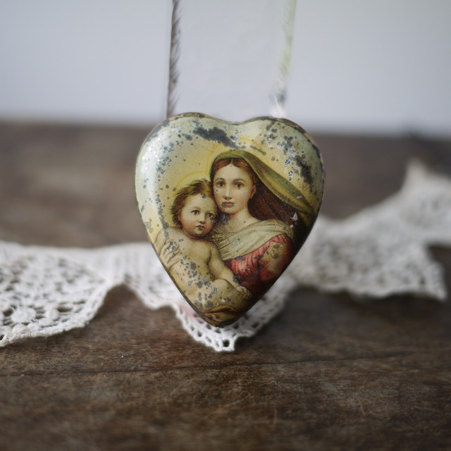 ドイツ 聖母子像画 ハート型ピル缶 ティン缶