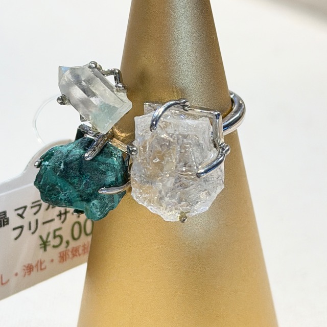 【浄化と守りを一つに】水晶×マラカイト ラフロックデザインリング フリーサイズ