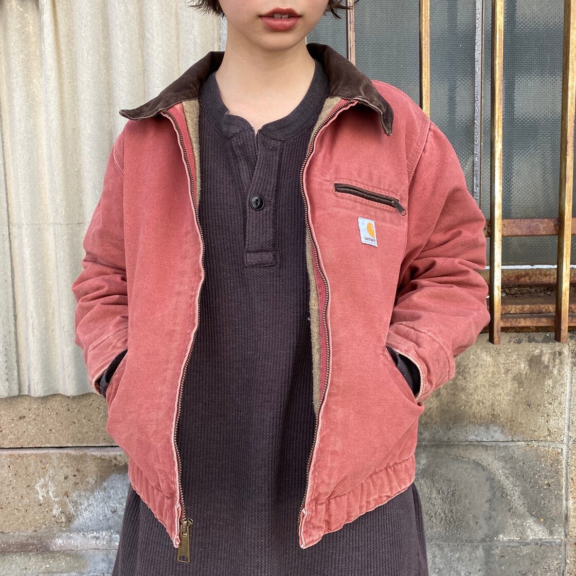 Carhartt デトロイトジャケット赤、ピンク