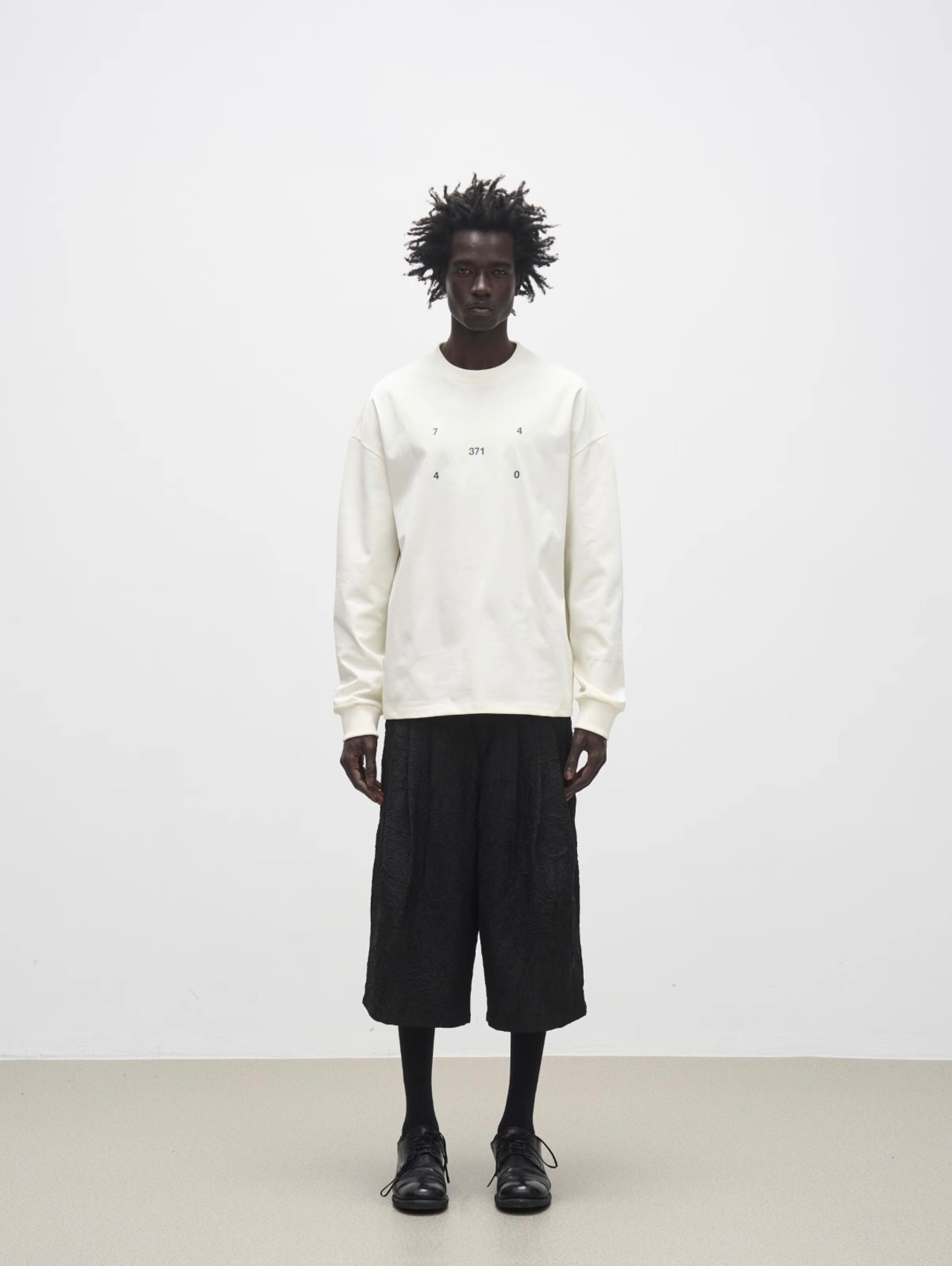 7440 37 1 Dotted Graphic Long Sleeve Tee