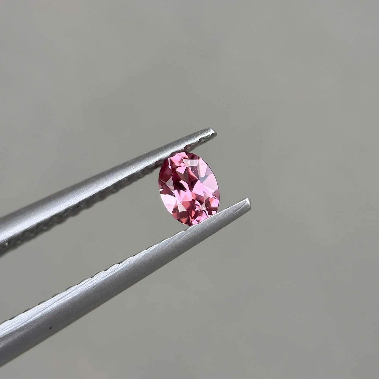【同梱専用 or 2ピース以上ご購入の方向け】ピーチマラヤガーネット 約4x3mm, 約0.17ct, マラウイ産