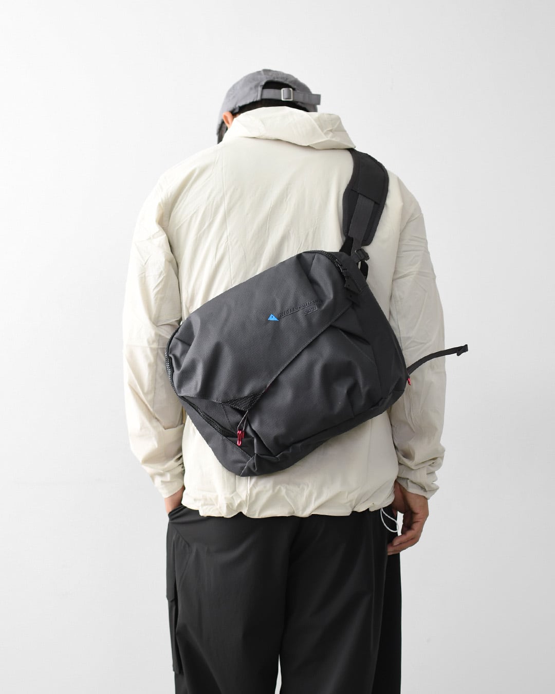 クレッタルムーセン　ガウト　ナイロン製 グレー ライド・メッセンジャーバッグ KLATTERMUSEN [クレッタルムーセン] Gaut Messenger Bag [40460U21
