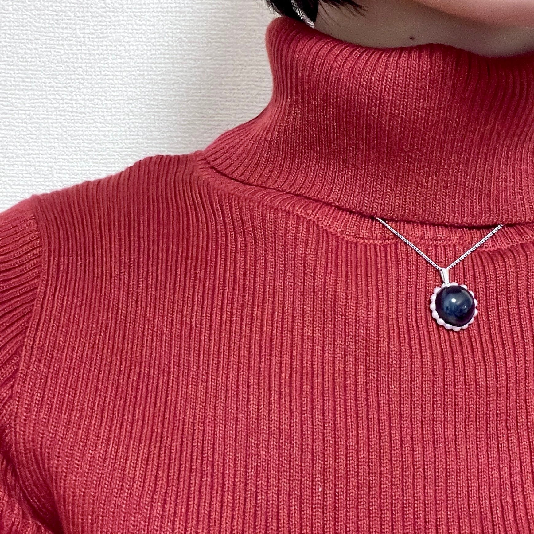 陶器のネックレス --濃藍色--