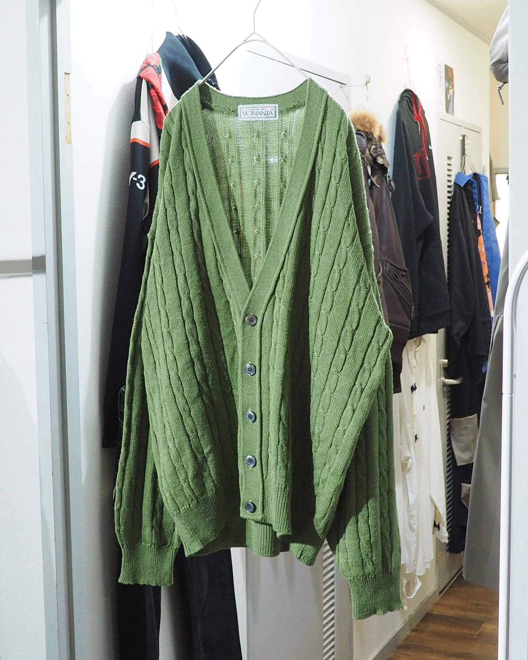 1990s ” VONANZA ” Beautiful Light green Color vintage loose knit Cardigan