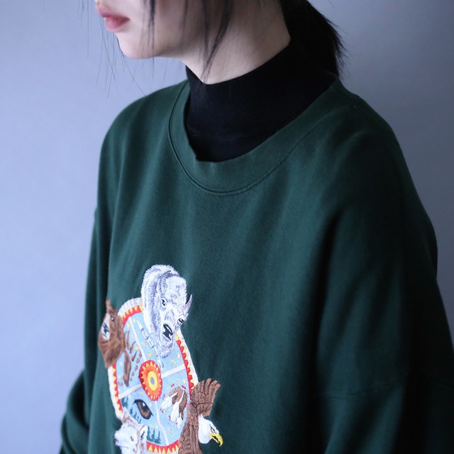 "刺繍" 4-animal design over silhouette sweatshirt