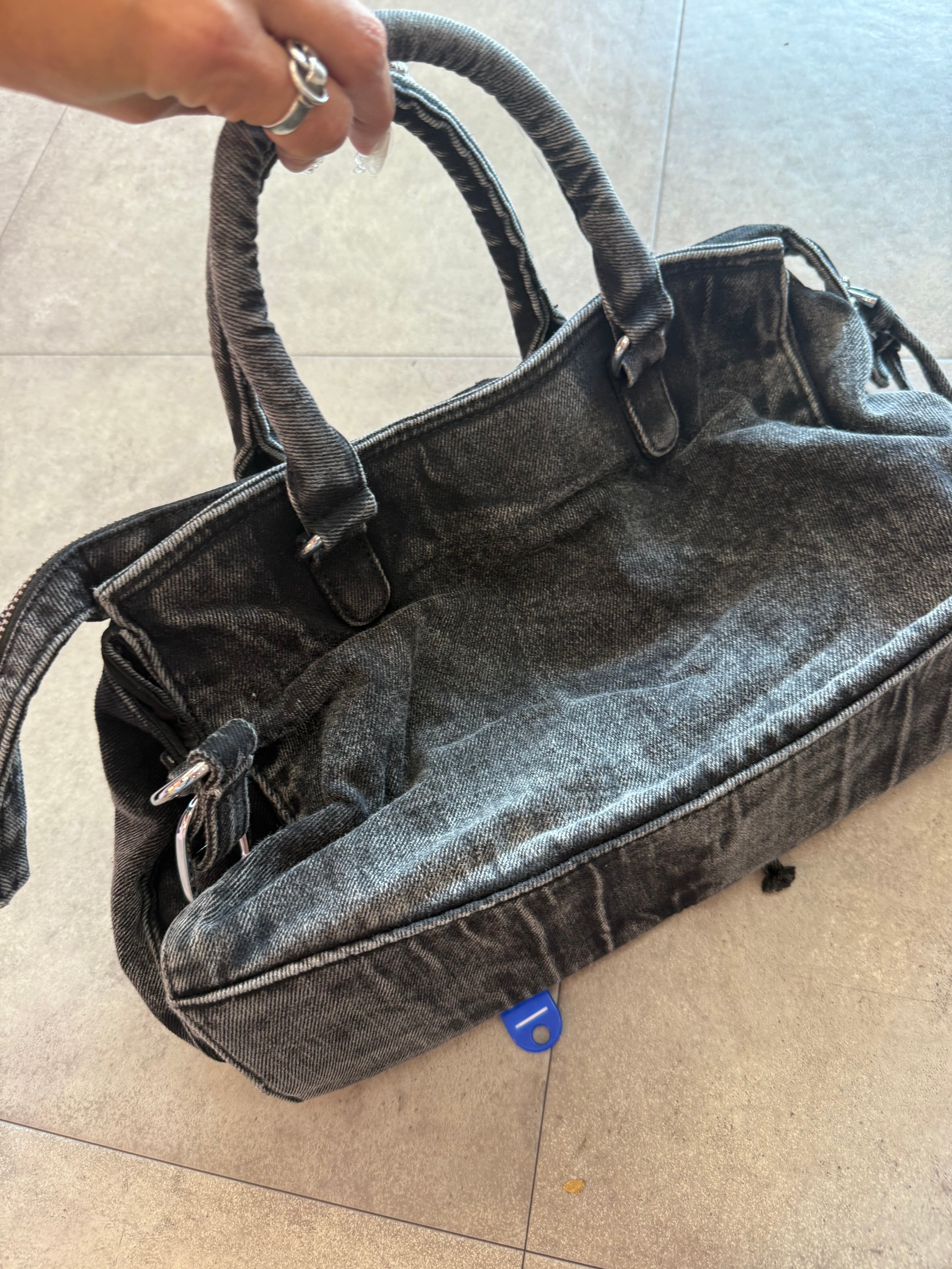 チャーム付きデニムエディターズLショルダーストラップつき