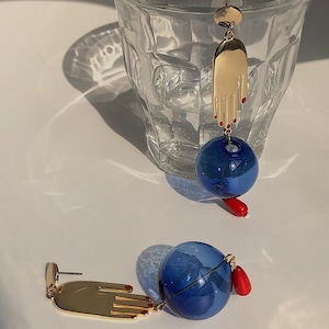 hand&blue ball pierce<a10112>