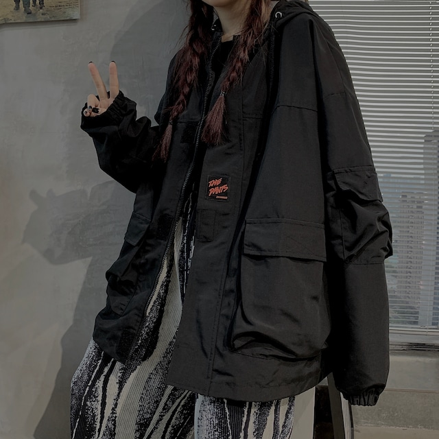 アウター ジャンバー ジャケット フード付き ビックシルエット ミディアム丈 ポケット クール かっこいい カジュアル 個性的 男女兼用 ペアルック お揃い 可愛い 10代 20代 30代 40代  M L XL あったか 秋 冬 防寒 韓国系 インスタ映え デート お出かけ 休日 アウトドア 散歩 公園 キャンプ グランピング コーデ ファッション お洒落 新作 大人カジュアル マニッシュ ボーイッシュ プチプラ 送料無料 新作 大人 着痩せ スタイル スタイルアップ 体系カバー 萌え袖 ゆるっと ラフ