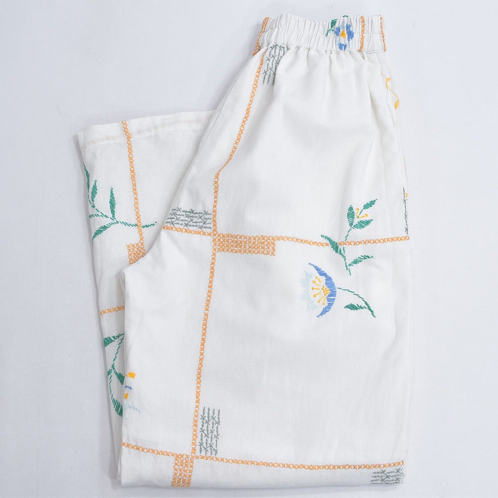 Remakeリメイク 再構築 パッチワーク&フラワー デザイン ルーズシルエット コットン リネン イージーパンツ ホワイト 古着 裏地付き レディースW60~96cm
