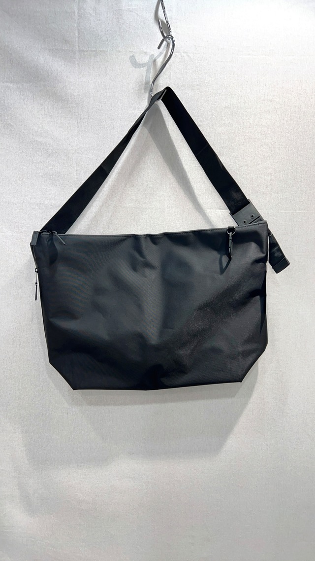 【meltum】 NYLON MESSENGER BAG