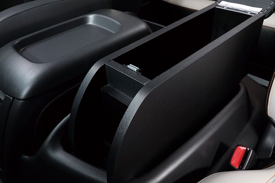 UI vehicle ハイエース 200系 ワイドボディ用アームレストBOX | travois