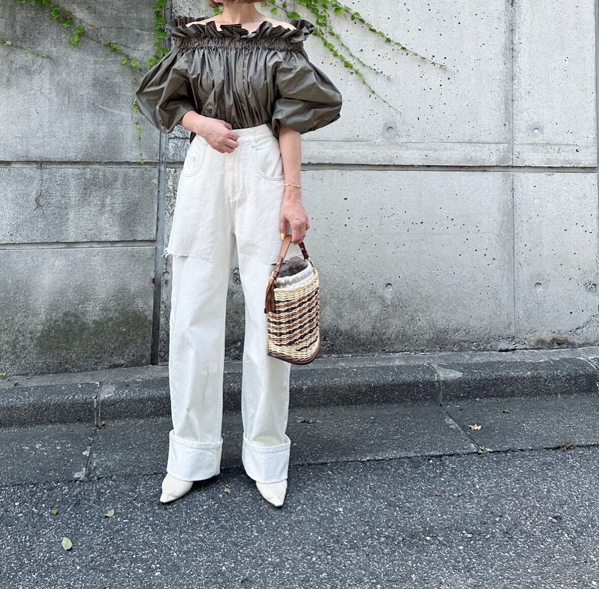フリルギャザーオフショルブラウス Liliane カーキ | Cygne