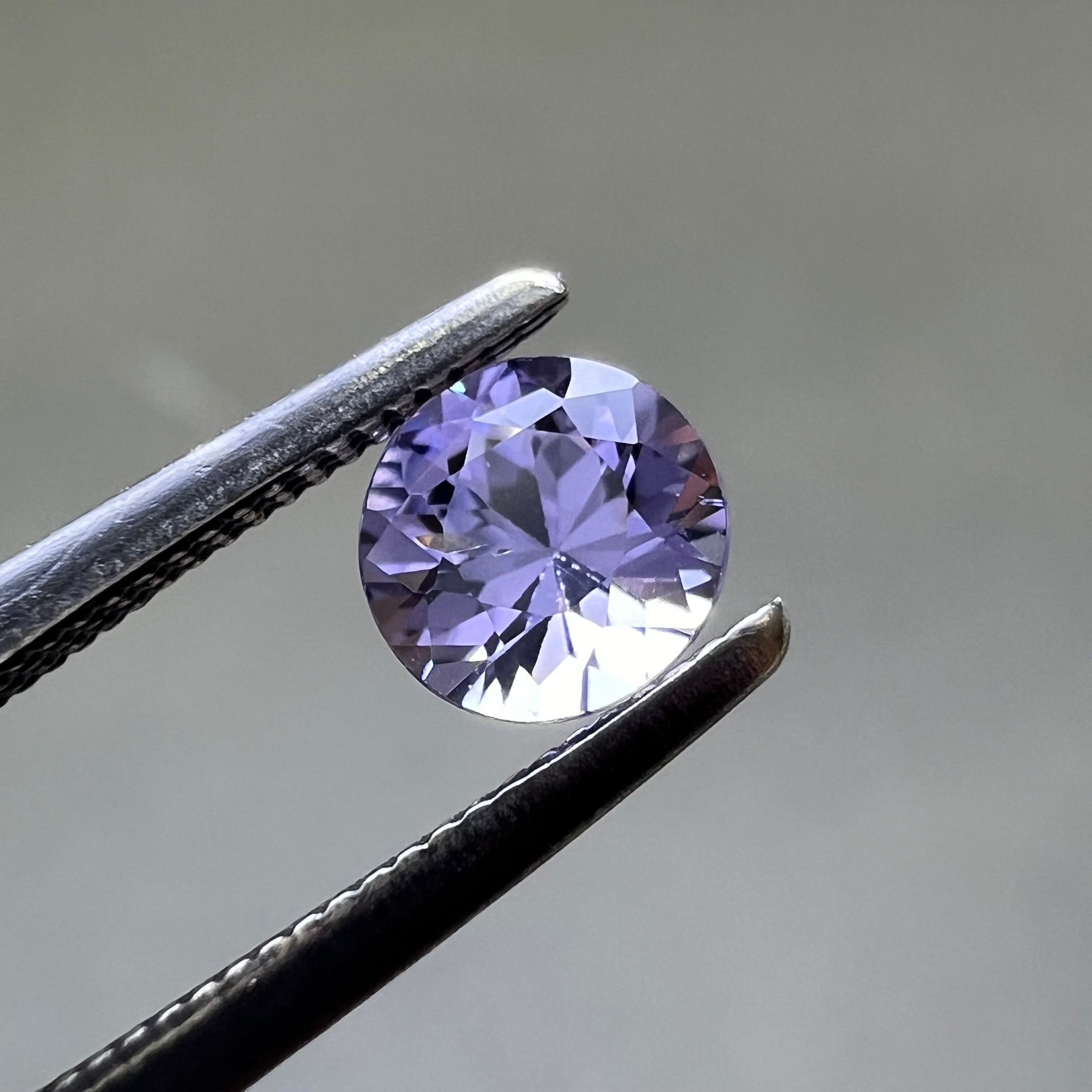 ラベンダーカラー ライトパープル スピネル とりたて 0.47ct ラウンド  