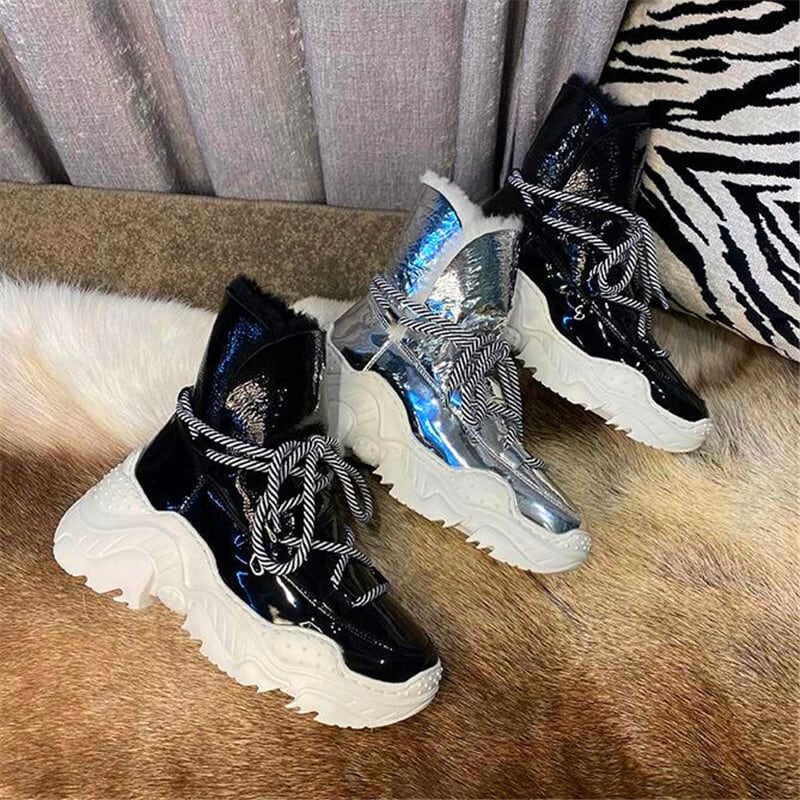 【新作】【送料無料】 冬の新しいレディーススノーブーツファーワンピースショートチューブ増加した厚底ウール厚手の靴はブラックシルバーブーツをひもで締めます シューズ レース ウィンター 冬物 レースアップ 銀 10b387356034353