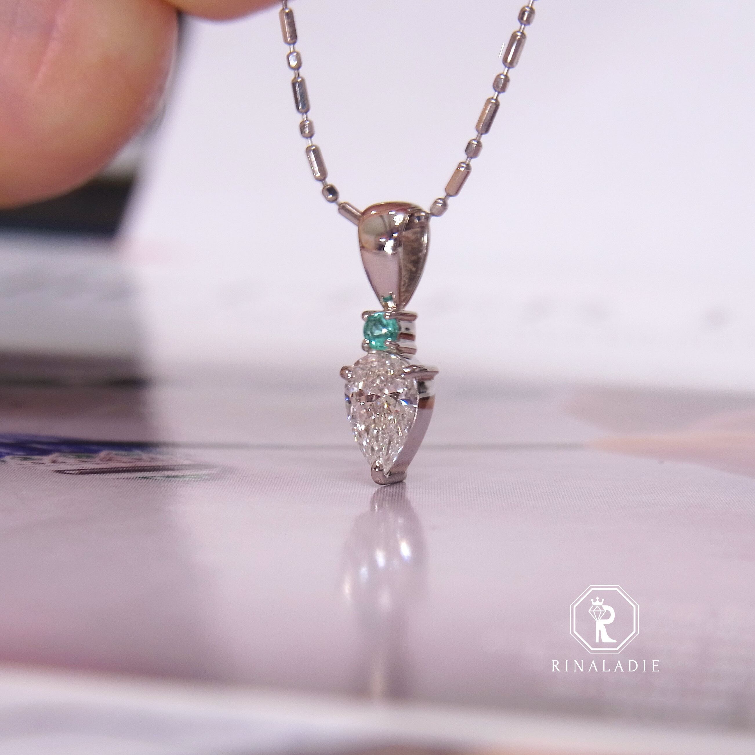 PT900天然ダイヤモンド　ペアシェイプ　パライバトルマリン添えトップ PT900天然ダイヤモンド ペアシェイプ パライバトルマリン添えトップ