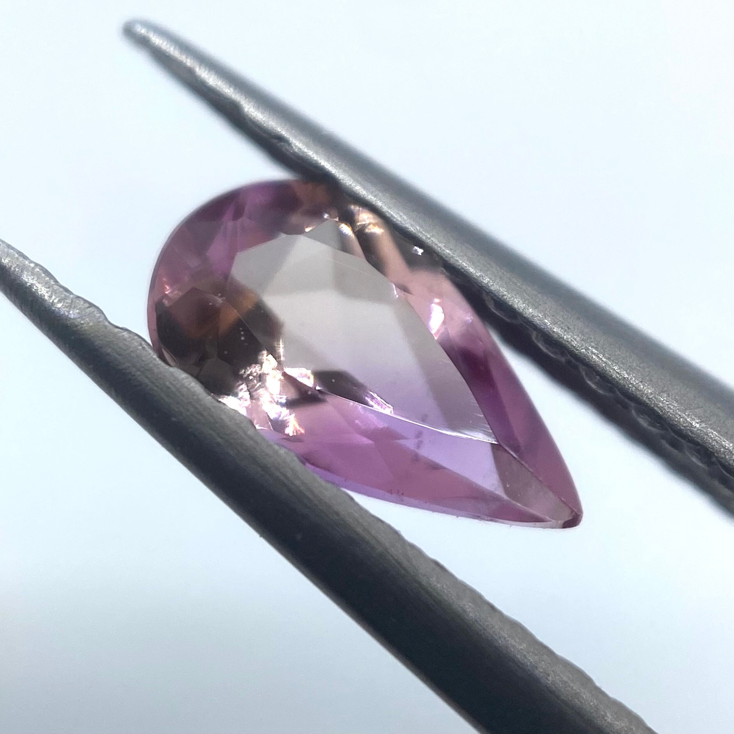 ひとひらの花弁 バイカラートパーズ