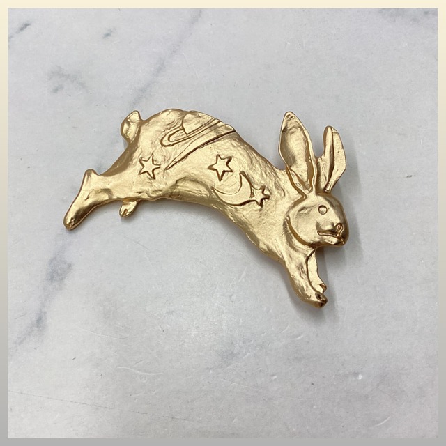 ブローチ　うさぎ