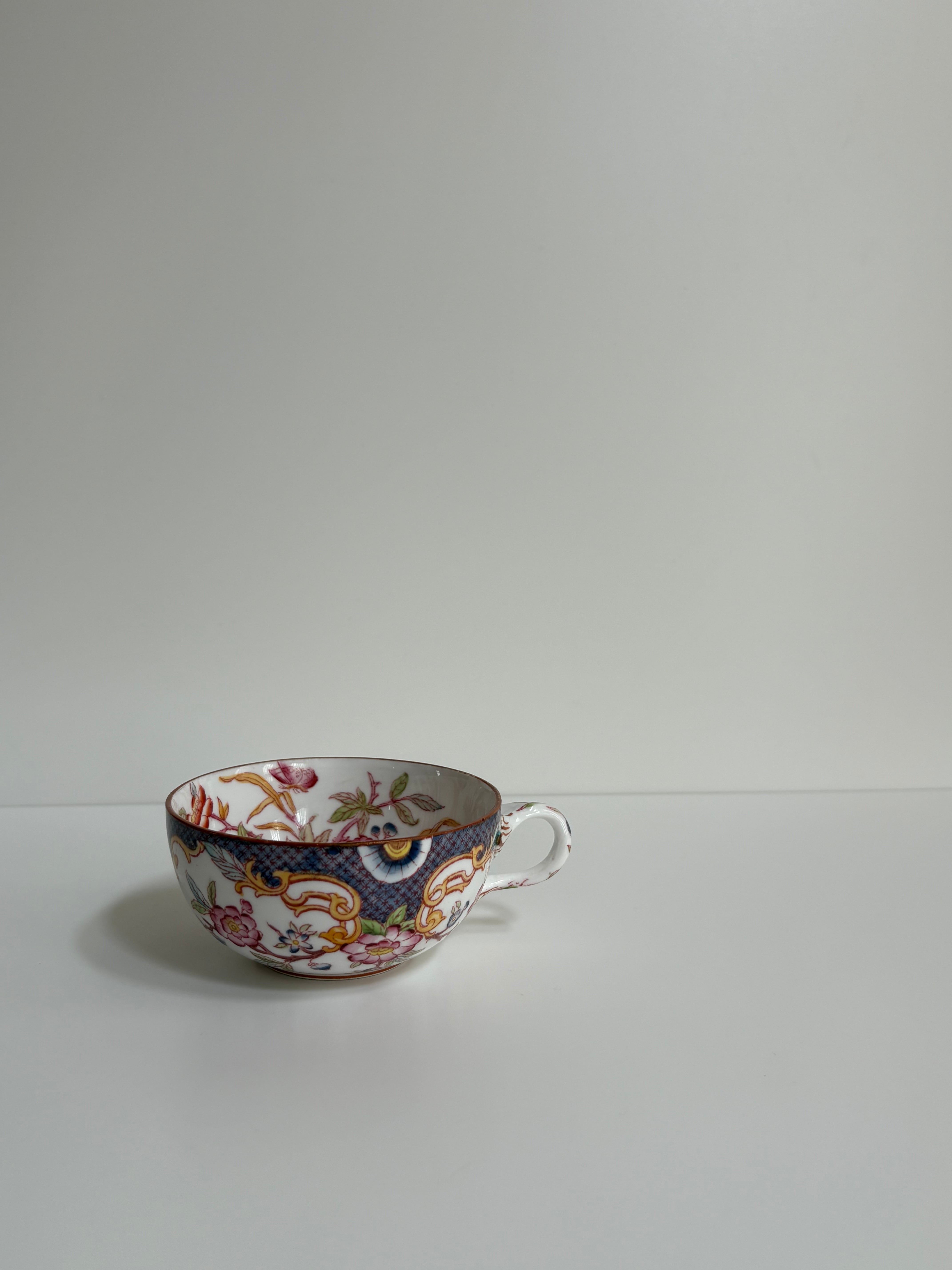 サルグミンヌ MINTON No.217 ティーカップ（気品ある紫の装飾