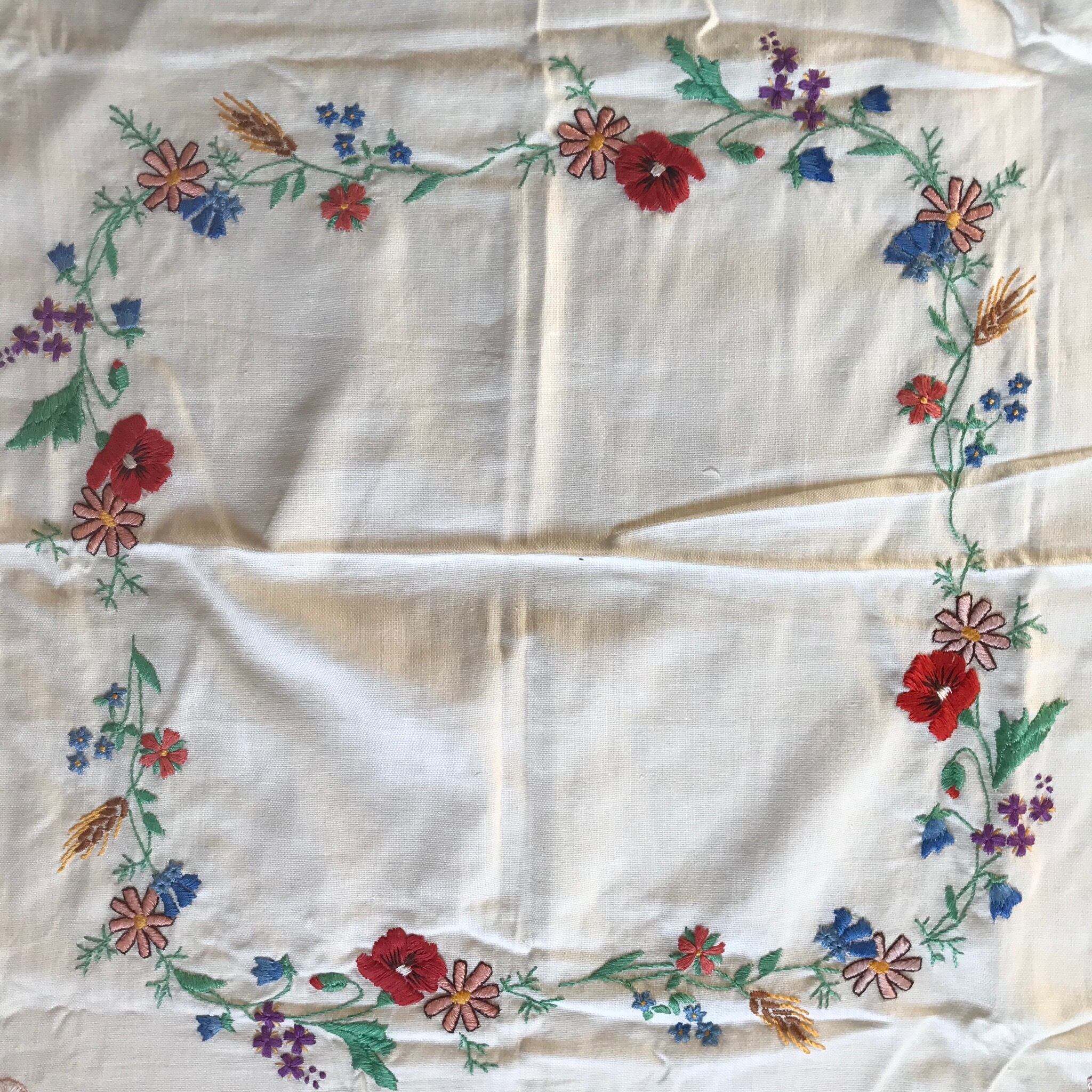 華やかな刺繍の布