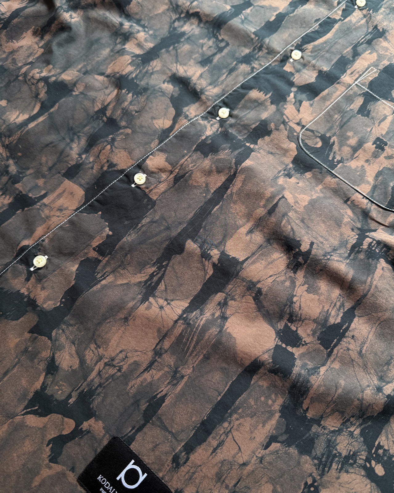 【2着限定販売 / 最短即日発送】ろうけつ染めブロード ルーズフィットシャツ 木の皮