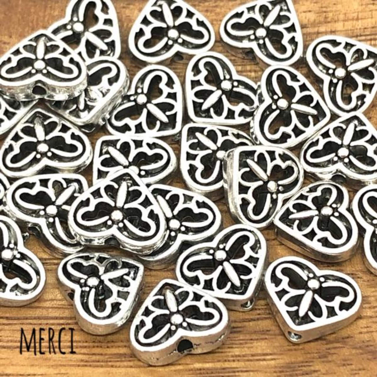 【2個】アンティークハートメタルビーズ/スペーサー