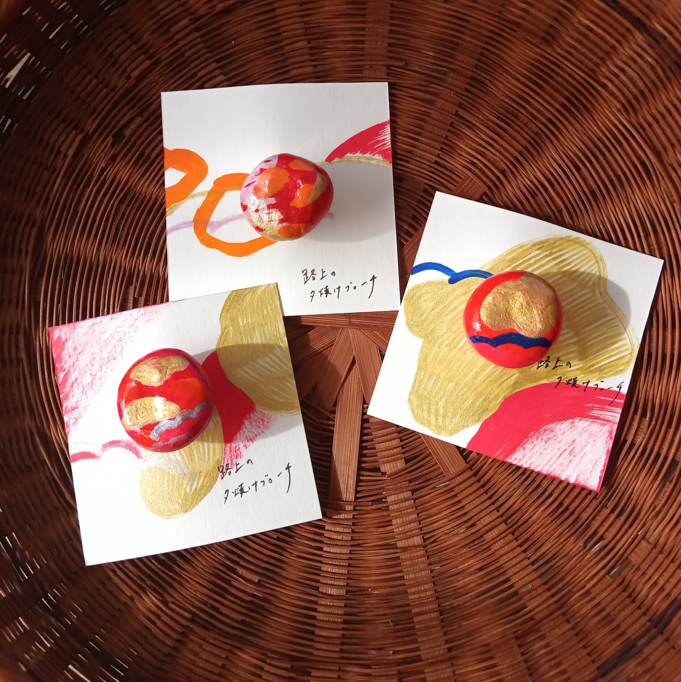 ブローチ　路上の夕焼け　手描き　一点もの　石粉粘土