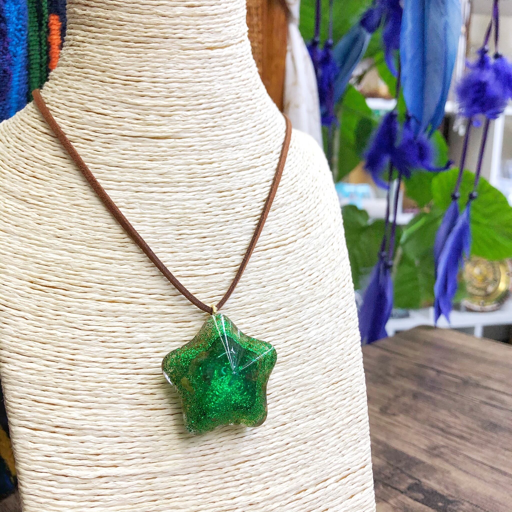 最強金運☆六角柱型オルゴナイトの紐ペンダント③（願い叶えるメモリーオイル封入） 最強金運☆六角柱型オルゴナイトの紐ペンダント③（願い叶えるメモリー