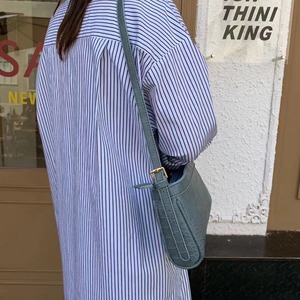 クロコ型押しショルダーバッグ