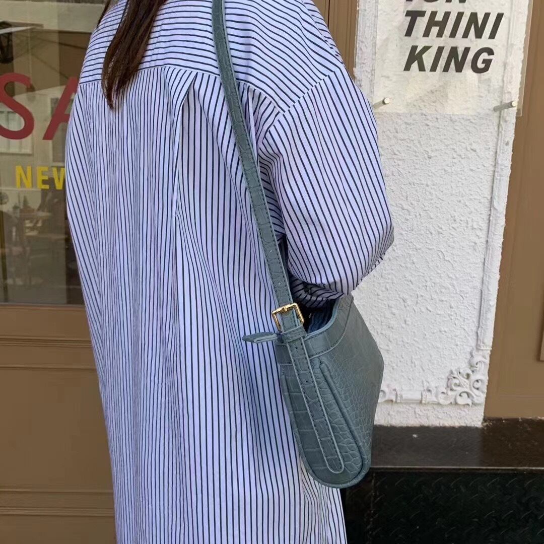 クロコ型押しショルダーバッグ