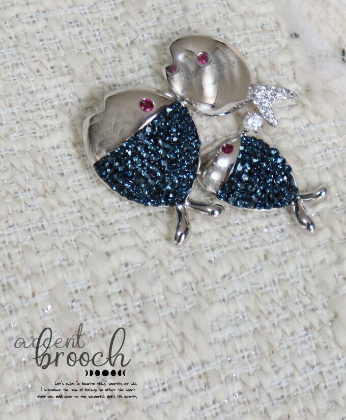 おさかなブローチ/差し色/北欧/煌めくブローチ/かわいいブローチ/銀/シルバー/魚/アクセント/ビジュー/いきものブローチ/動物ブローチ/お洒落/カジュアル/熱帯魚/ネイビー/pb739