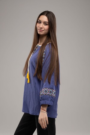 ウクライナ刺繍ヴィシヴァンカ　手刺繍　レディース・フリーサイズ