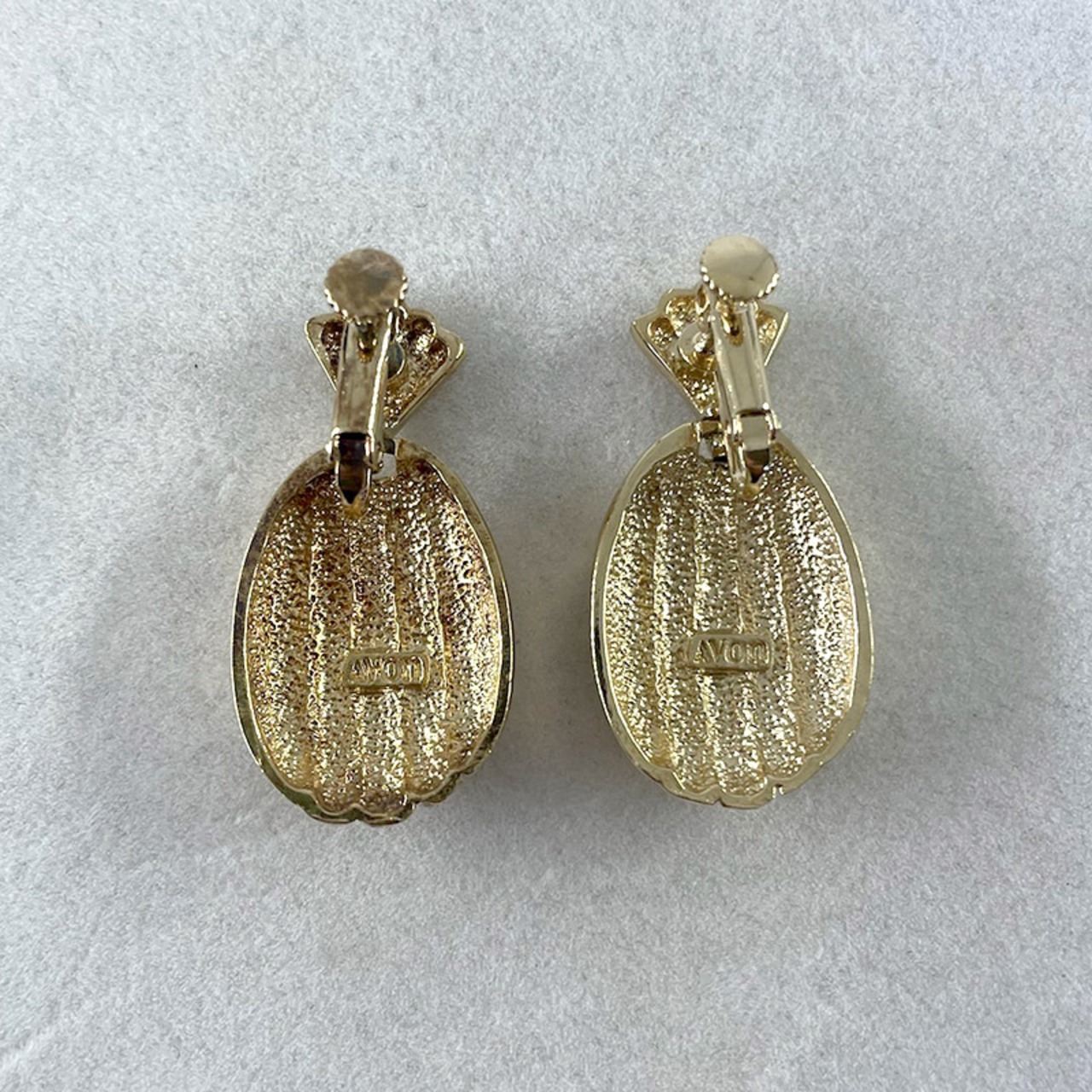 イヤリング　ヴィンテージイヤリング　ゴールドカラー　AVONコスチュームジュエリー 17aca24