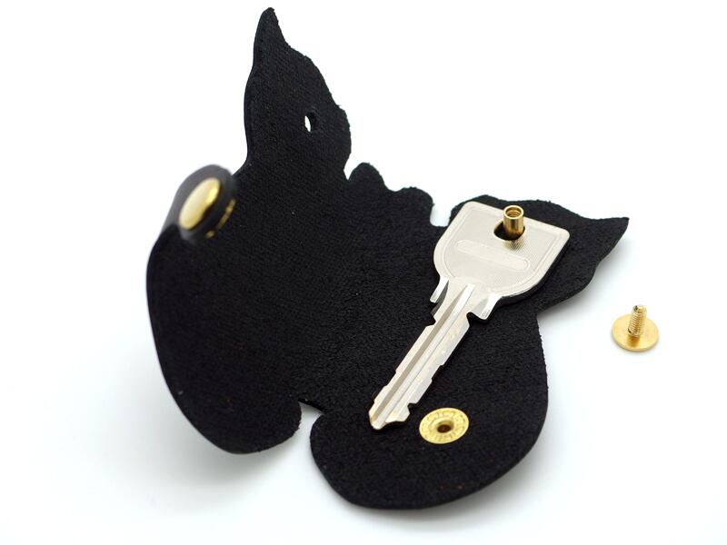 手のひらサイズのネコ型キーケース 黒猫 牛革製 Earl S Favourite アールスフェボリット