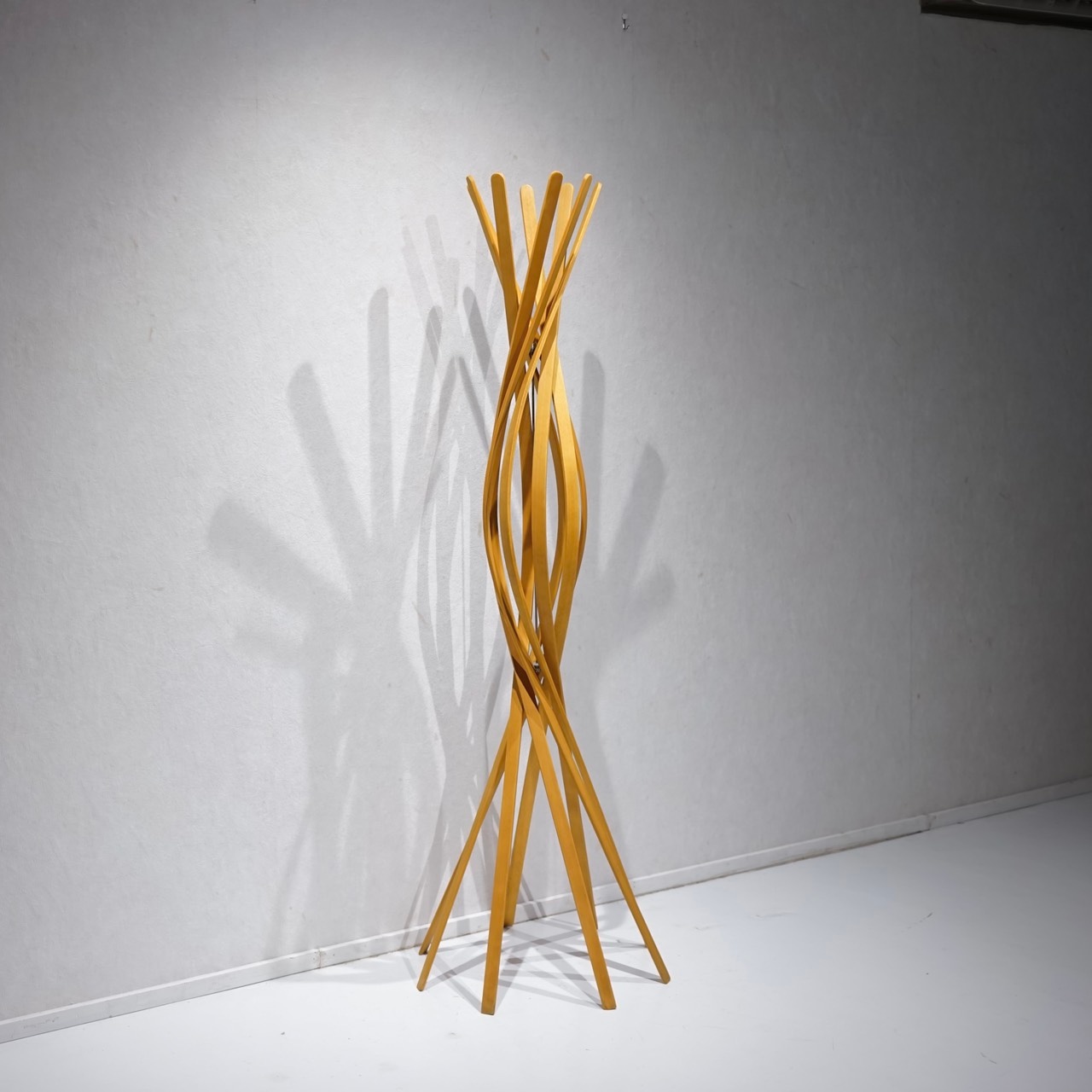 HOLM ホルム Twist ツイスト コートハンガー ポールハンガー コートスタンド 洋服掛け ビーチ材 イタリア製 ナチュラル 北欧 モダン