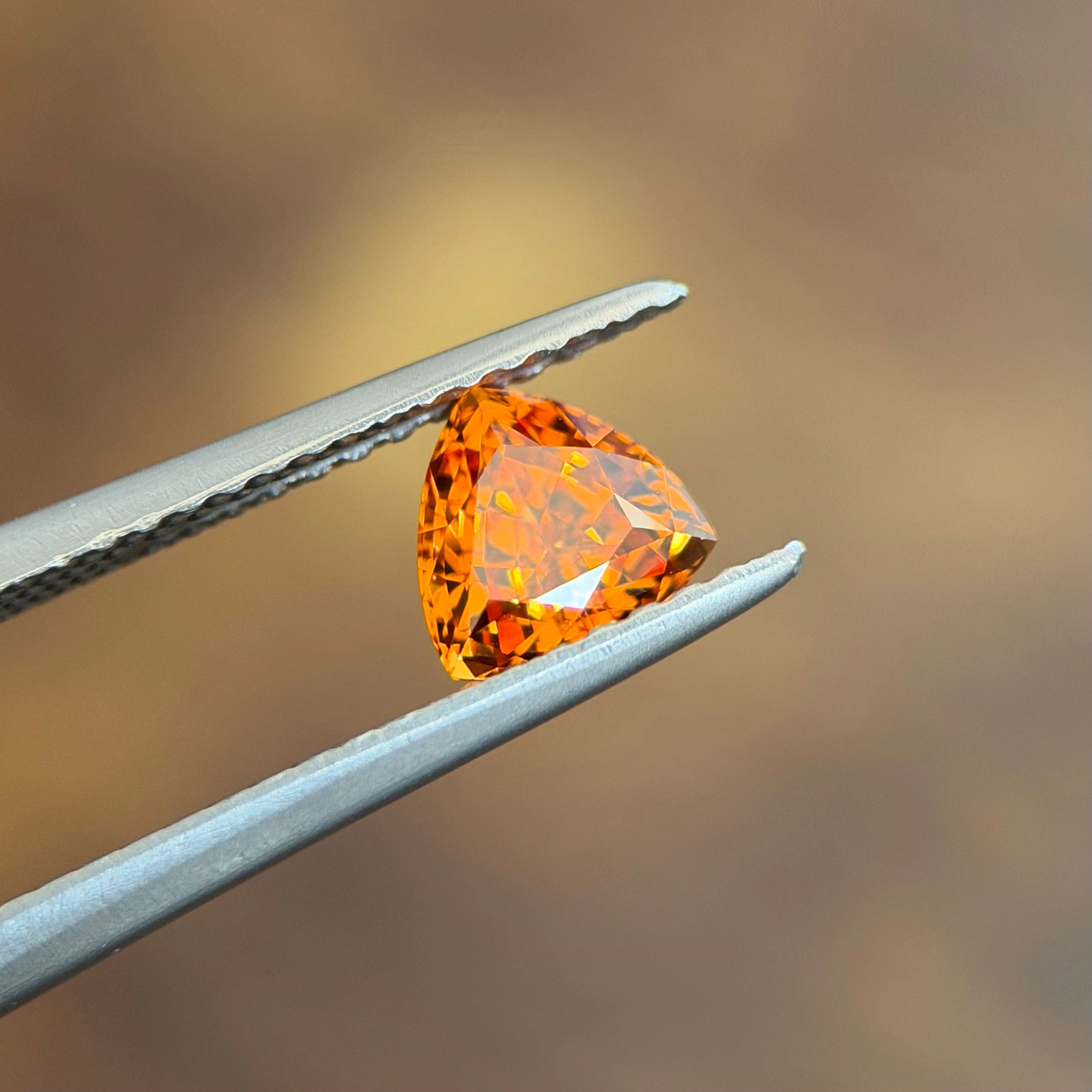 Phool マンダリンガーネット マンダリンガーネット 5.5x5.5x3.6mm, 0.82ct, ナイジェリア産