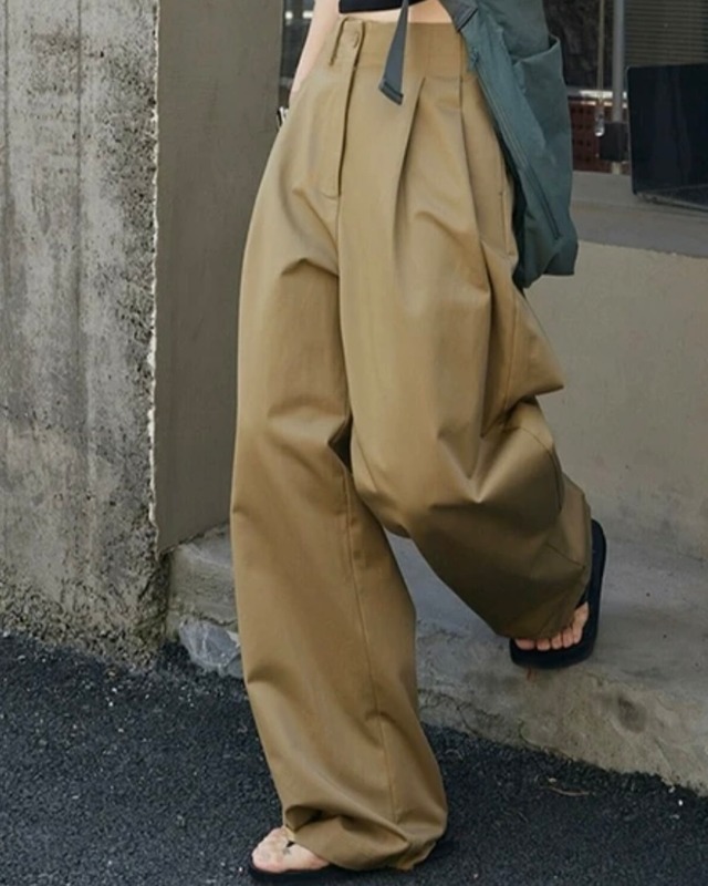 calm tuck wide chino pants <beige>