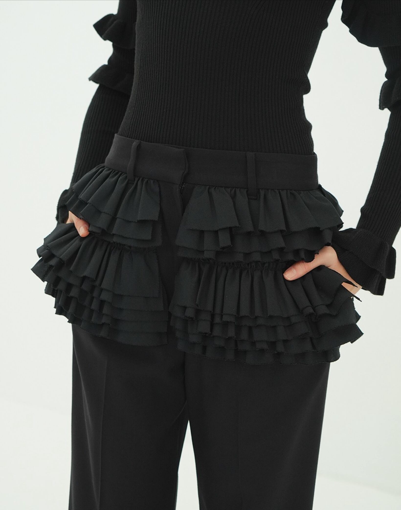 CLANE FRILLED SLACKS BLACK | FLICKA ASHIYA